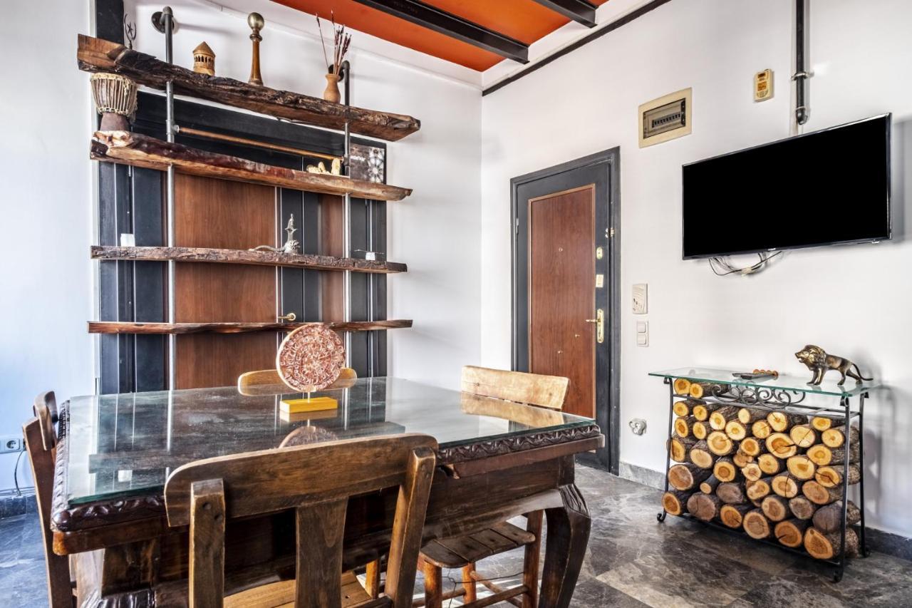 Authentic Flat With Excellent Location In Beyoglu Apartament